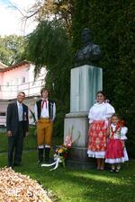 Mezinárodní folklorní festival Písní a tancem