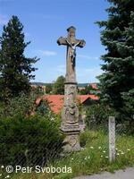 Kamenný kříž pod farou v Bělotíně